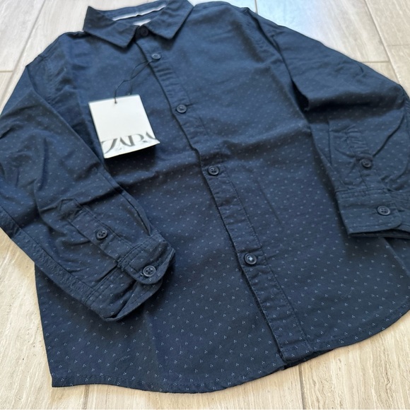 Zara triple dot detail button down collared shirt, size 6 - Picture 3 of 4